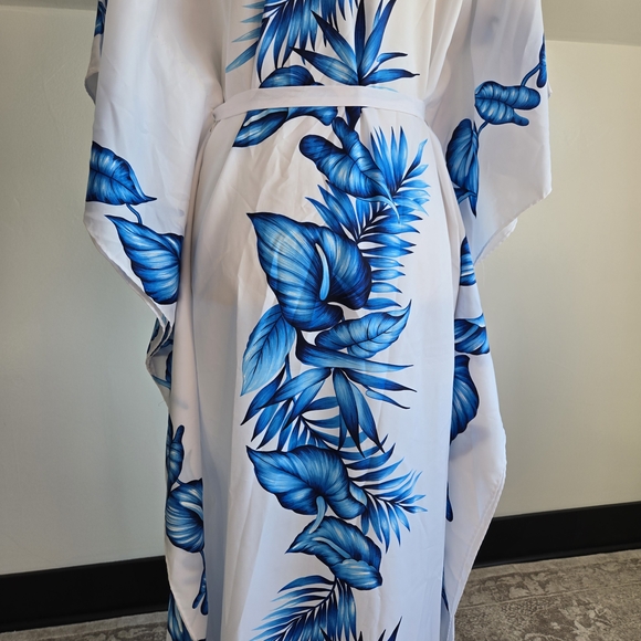 Resort Line White and Blue Hawaiian Caftan with Waist Tie - Picture 11 of 15